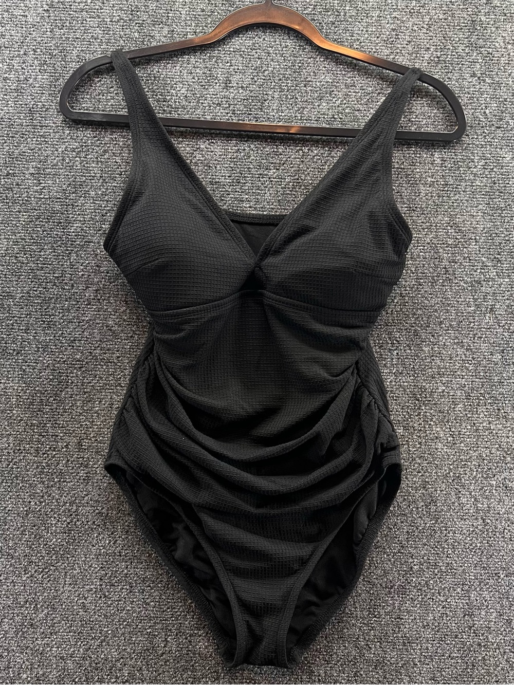 Ellen Tracy One-Piece Swimsuit Sz 10 Black Ribbed V-Neck Ruched Bodice Classic